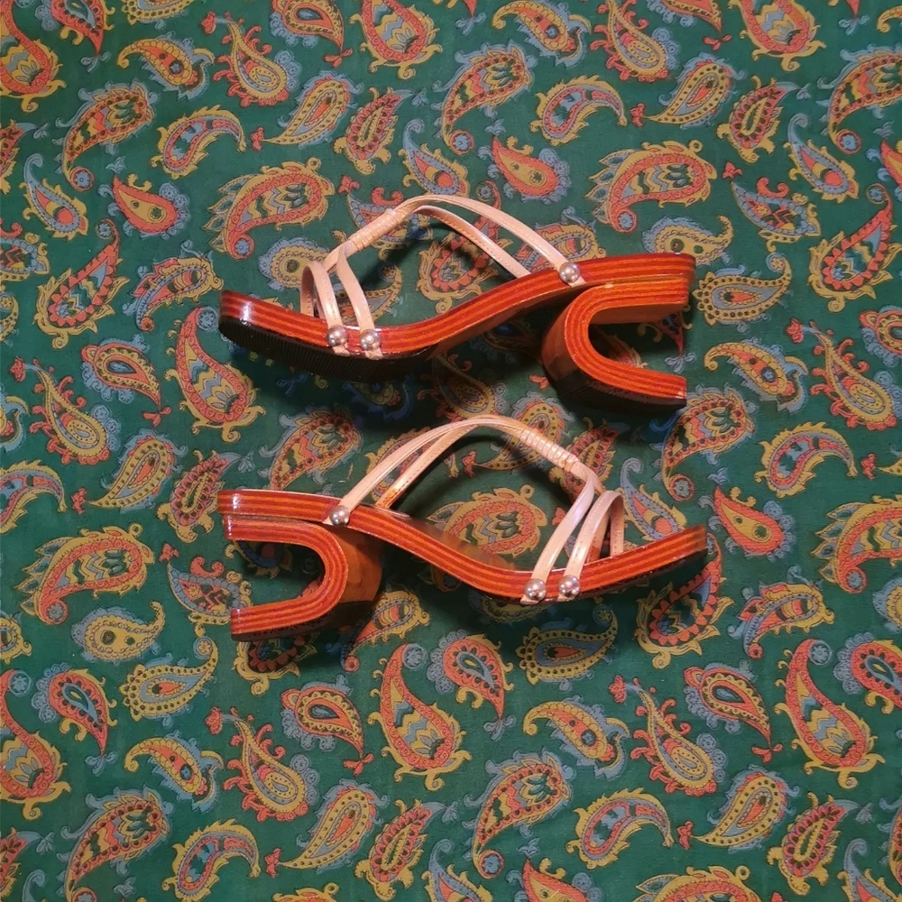 Groovy wooden shoes with curved heel 70s vintage style high heels - Picture 2 of 8